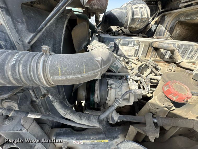 image for item DO0696 2004 Volvo VHD ready mix truck