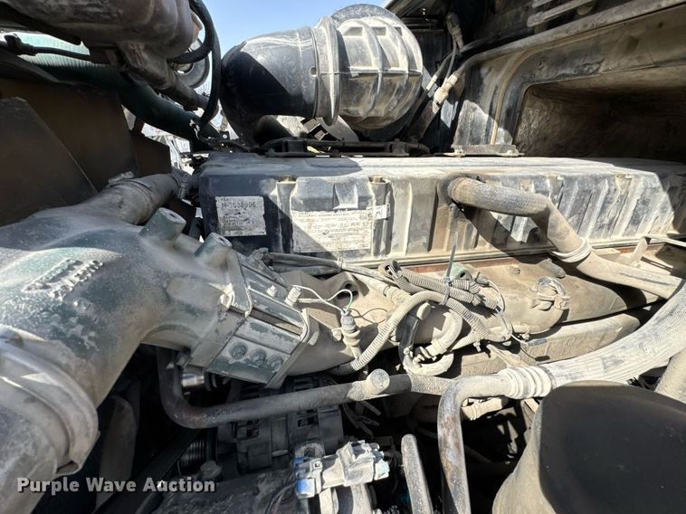 image for item DO0696 2004 Volvo VHD ready mix truck