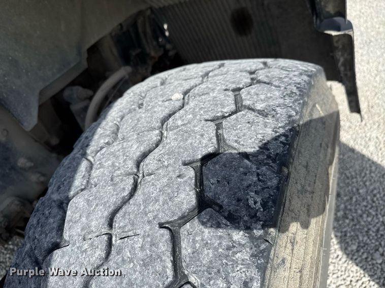 image for item DO0696 2004 Volvo VHD ready mix truck