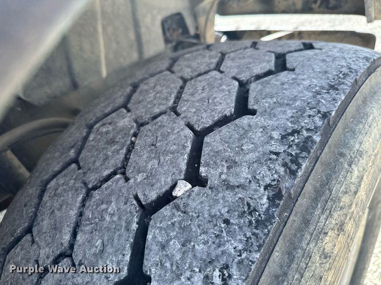 image for item DO0696 2004 Volvo VHD ready mix truck