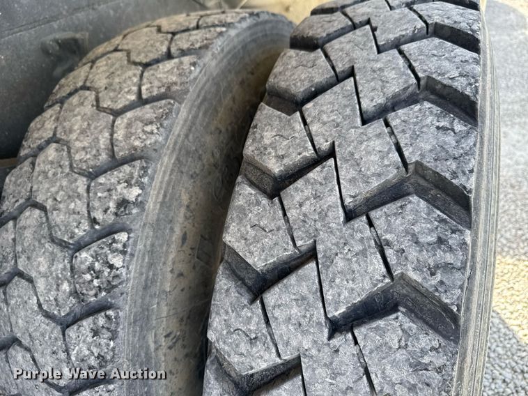 image for item DO0696 2004 Volvo VHD ready mix truck