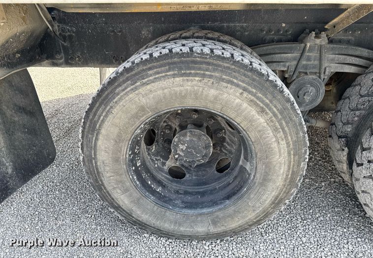 image for item DO0696 2004 Volvo VHD ready mix truck