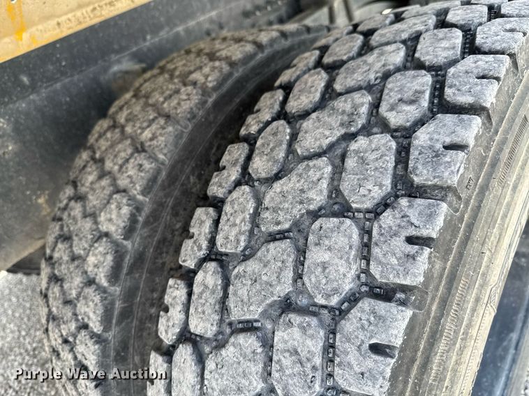 image for item DO0696 2004 Volvo VHD ready mix truck