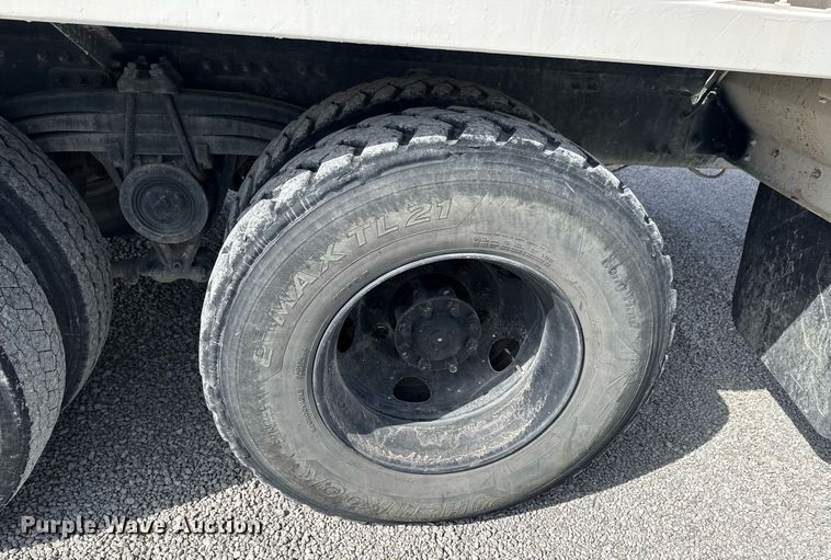 image for item DO0696 2004 Volvo VHD ready mix truck