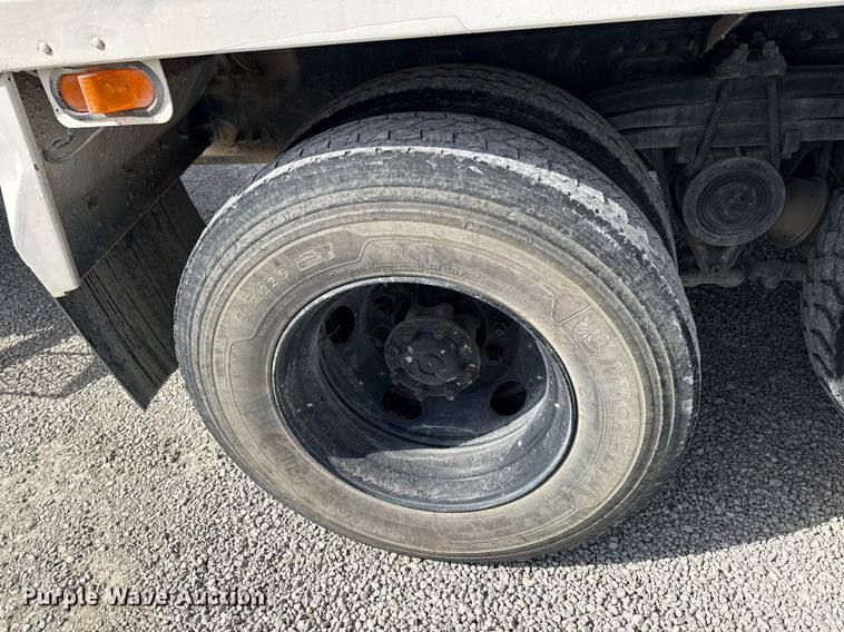 image for item DO0696 2004 Volvo VHD ready mix truck