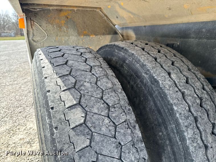 image for item DO0696 2004 Volvo VHD ready mix truck