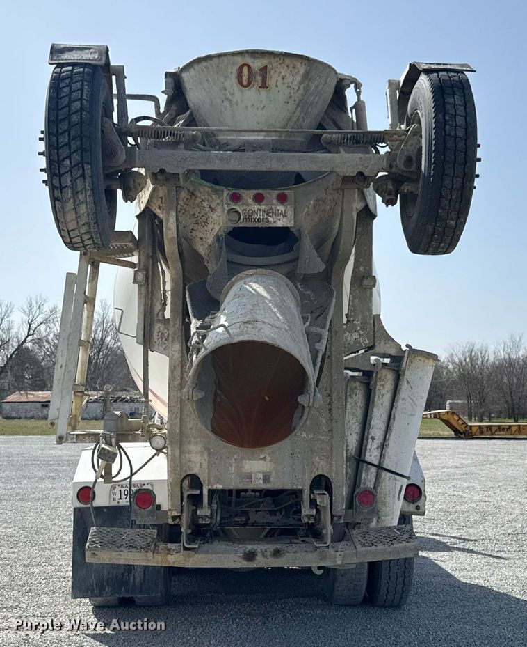 image for item DO0697 2014 International WorkStar 7600 ready mix truck