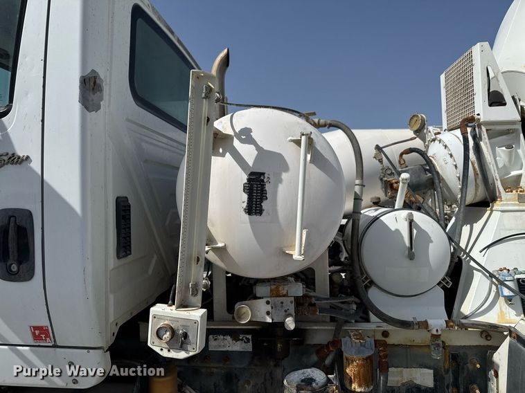 image for item DO0697 2014 International WorkStar 7600 ready mix truck