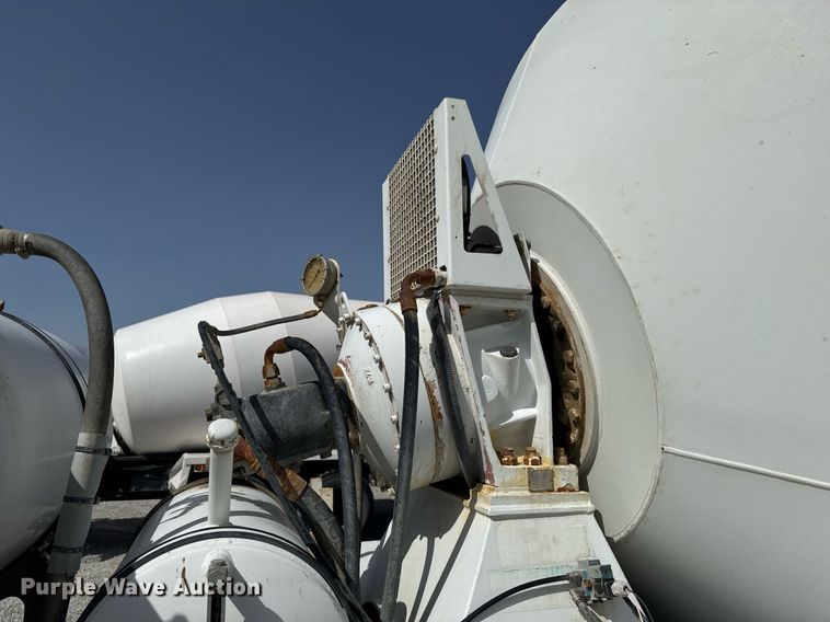 image for item DO0697 2014 International WorkStar 7600 ready mix truck