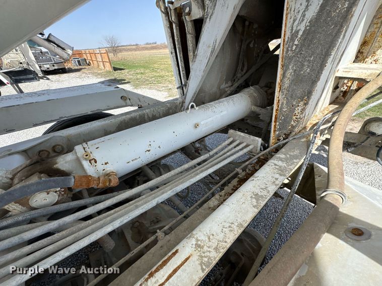 image for item DO0697 2014 International WorkStar 7600 ready mix truck