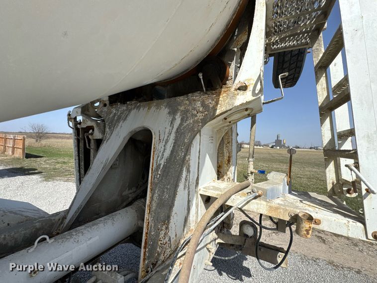 image for item DO0697 2014 International WorkStar 7600 ready mix truck