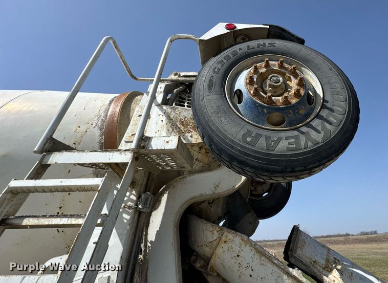 image for item DO0697 2014 International WorkStar 7600 ready mix truck