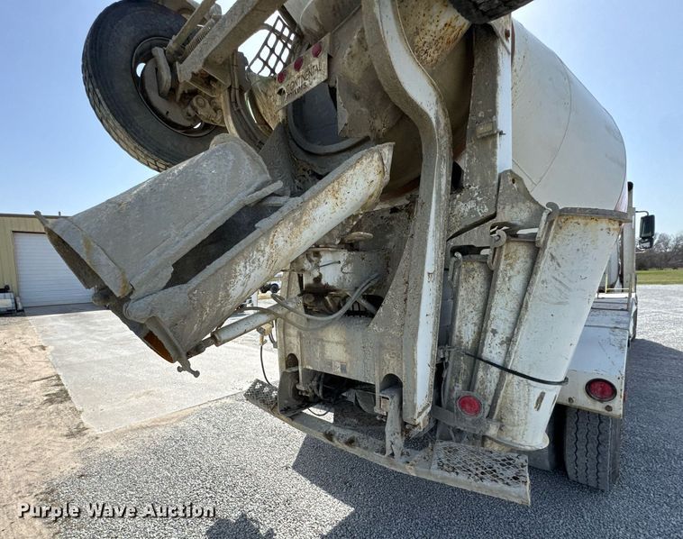 image for item DO0697 2014 International WorkStar 7600 ready mix truck