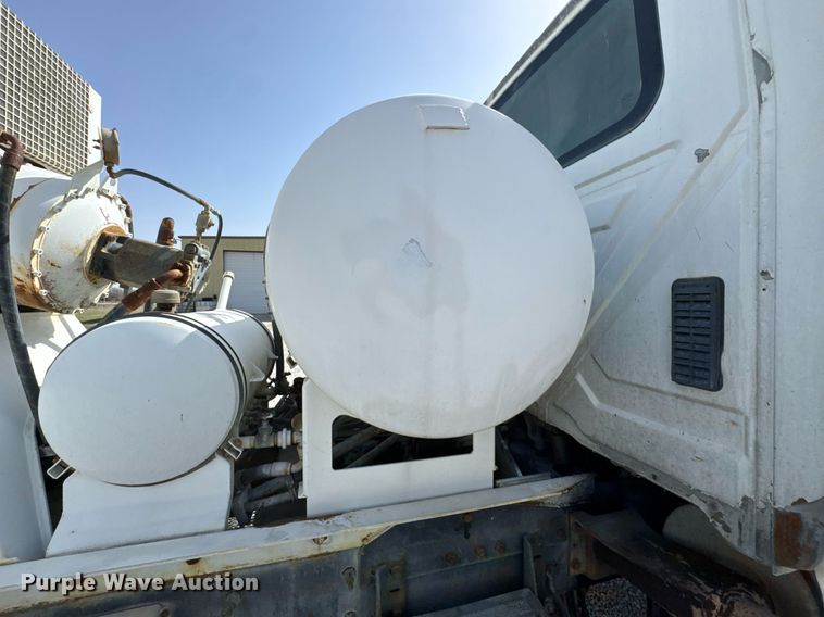 image for item DO0697 2014 International WorkStar 7600 ready mix truck