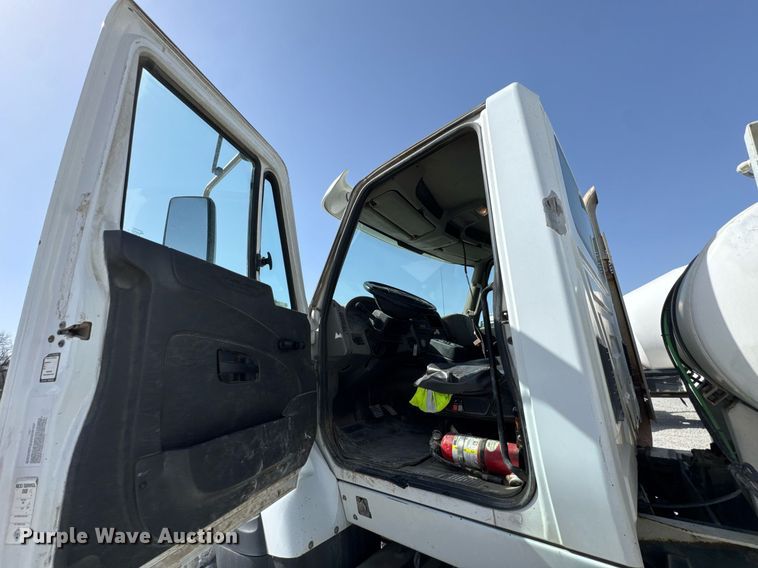image for item DO0697 2014 International WorkStar 7600 ready mix truck
