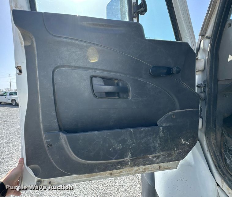 image for item DO0697 2014 International WorkStar 7600 ready mix truck