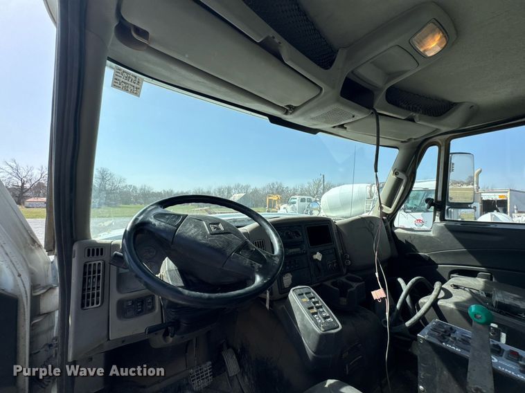 image for item DO0697 2014 International WorkStar 7600 ready mix truck