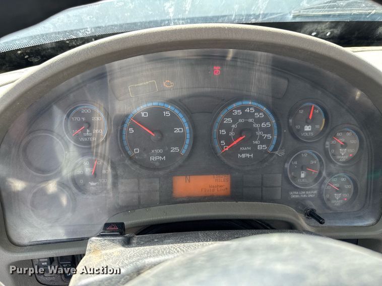 image for item DO0697 2014 International WorkStar 7600 ready mix truck