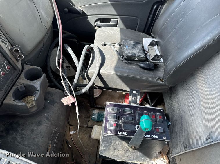 image for item DO0697 2014 International WorkStar 7600 ready mix truck