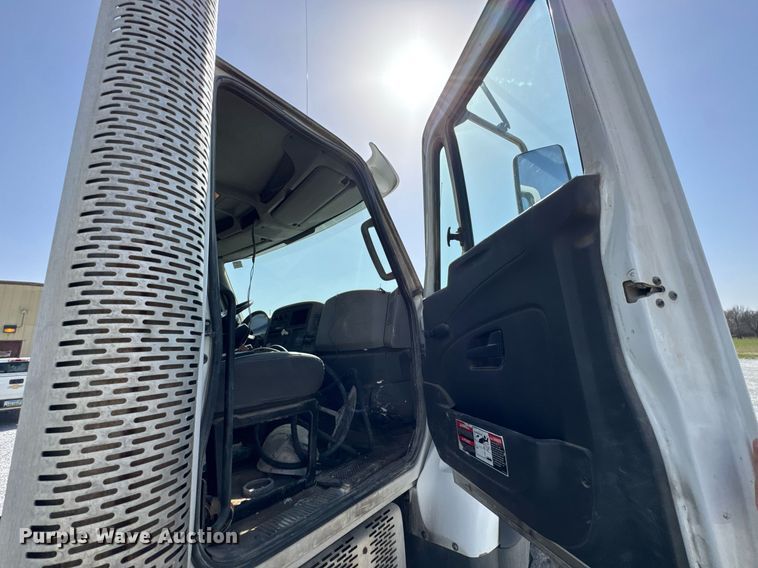 image for item DO0697 2014 International WorkStar 7600 ready mix truck