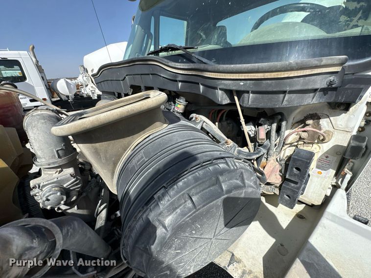 image for item DO0697 2014 International WorkStar 7600 ready mix truck