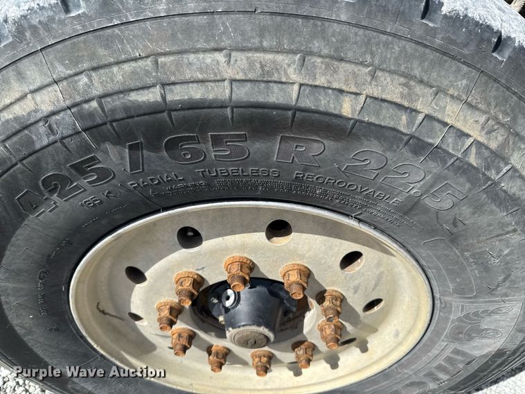 image for item DO0697 2014 International WorkStar 7600 ready mix truck