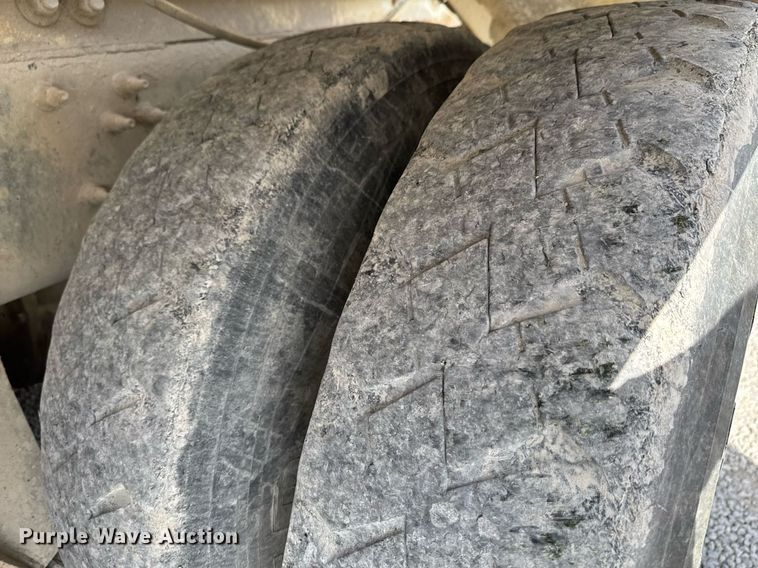 image for item DO0697 2014 International WorkStar 7600 ready mix truck