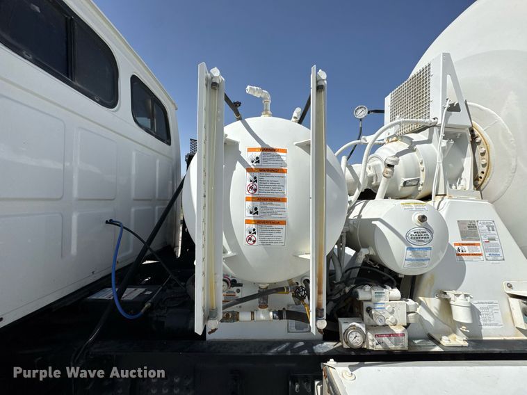 image for item DO0698 2009 Sterling L9500 ready mix truck