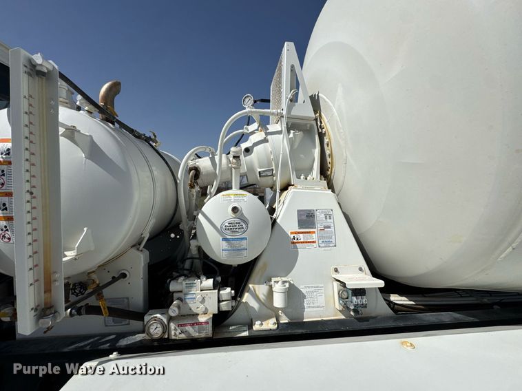 image for item DO0698 2009 Sterling L9500 ready mix truck