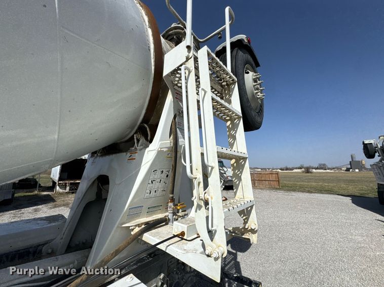 image for item DO0698 2009 Sterling L9500 ready mix truck