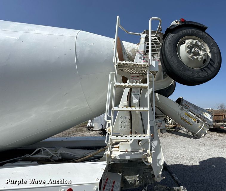 image for item DO0698 2009 Sterling L9500 ready mix truck