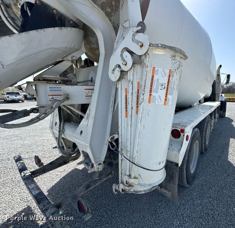 image for item DO0698 2009 Sterling L9500 ready mix truck