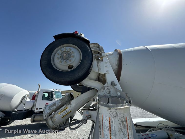 image for item DO0698 2009 Sterling L9500 ready mix truck