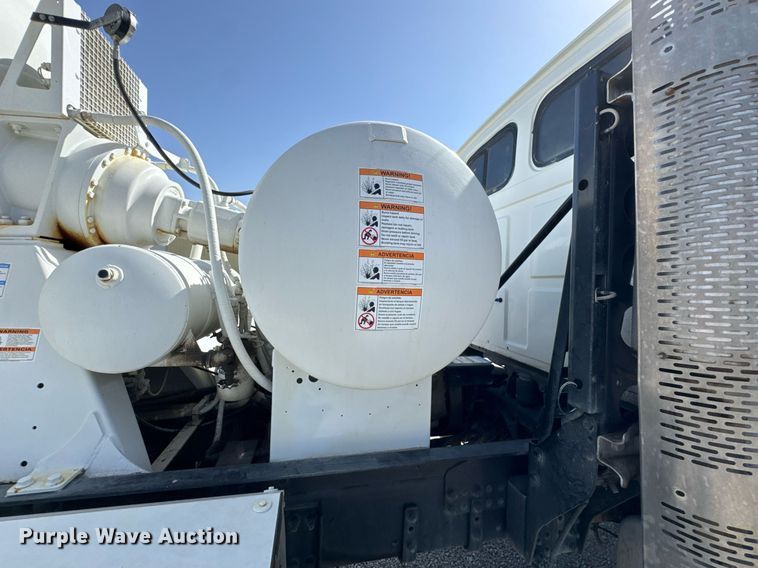 image for item DO0698 2009 Sterling L9500 ready mix truck