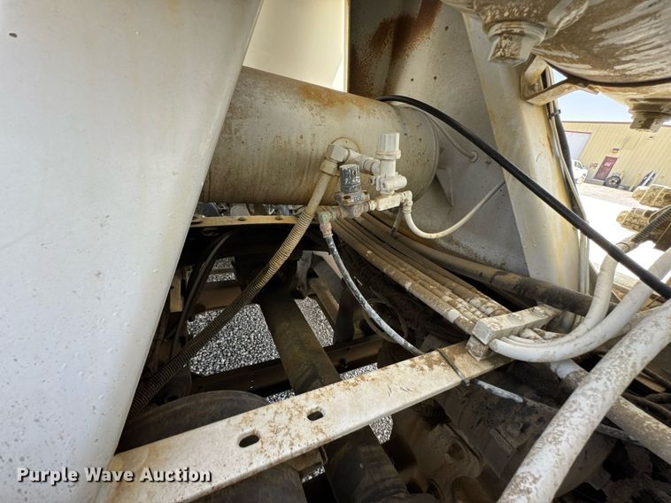 image for item DO0698 2009 Sterling L9500 ready mix truck