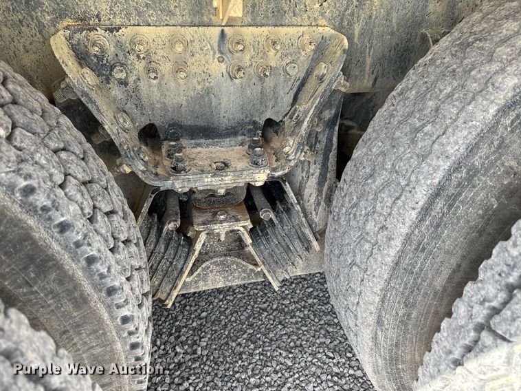 image for item DO0698 2009 Sterling L9500 ready mix truck