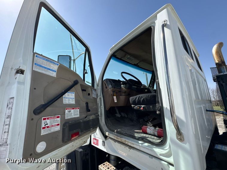 image for item DO0698 2009 Sterling L9500 ready mix truck