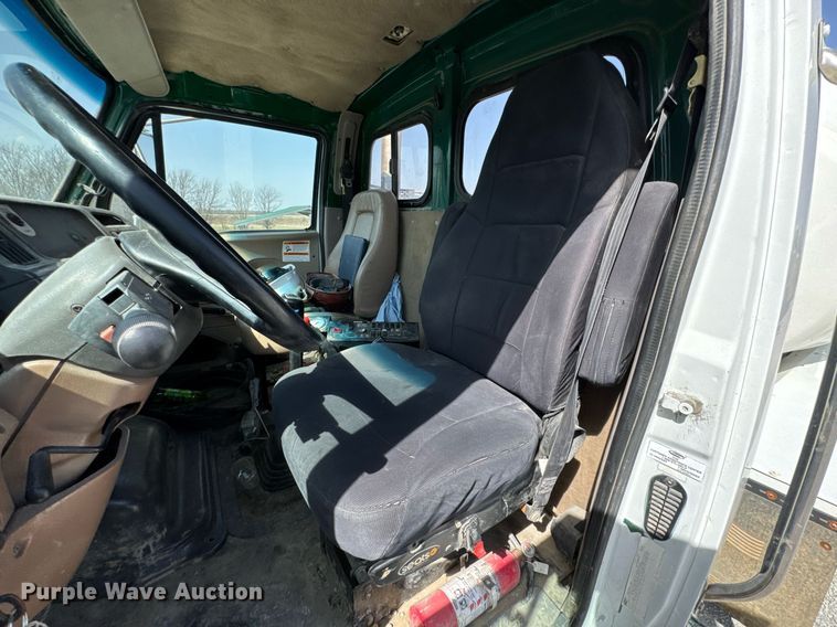 image for item DO0698 2009 Sterling L9500 ready mix truck