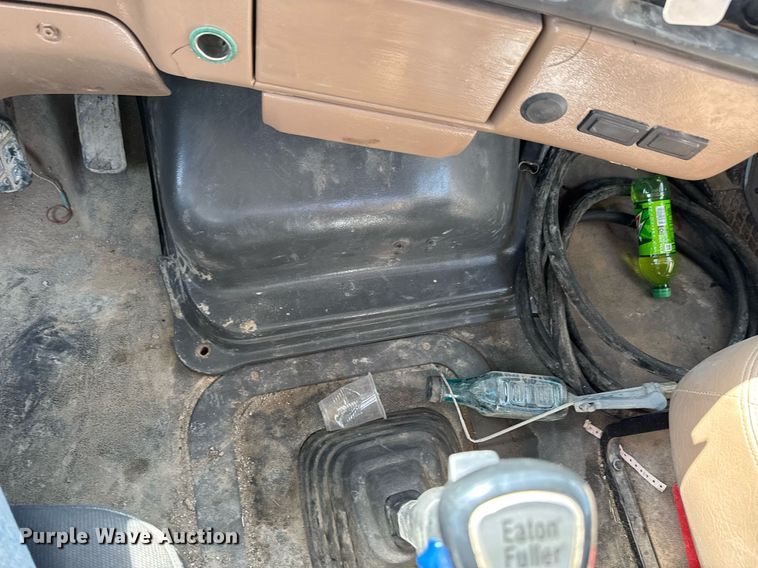 image for item DO0698 2009 Sterling L9500 ready mix truck