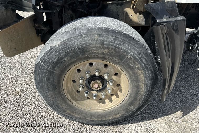 image for item DO0698 2009 Sterling L9500 ready mix truck