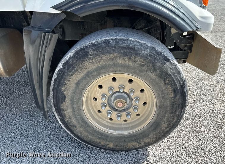 image for item DO0698 2009 Sterling L9500 ready mix truck