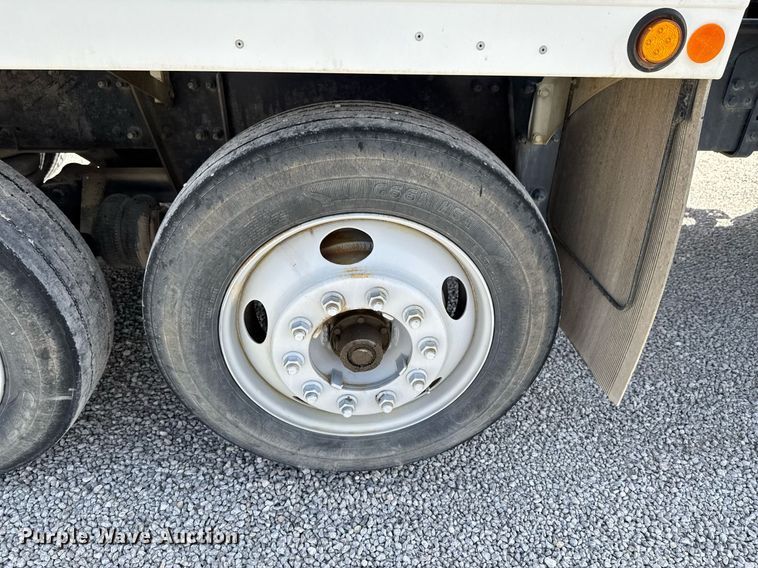 image for item DO0698 2009 Sterling L9500 ready mix truck