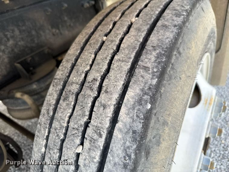 image for item DO0698 2009 Sterling L9500 ready mix truck