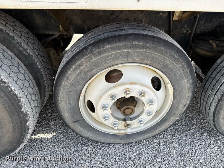 image for item DO0698 2009 Sterling L9500 ready mix truck