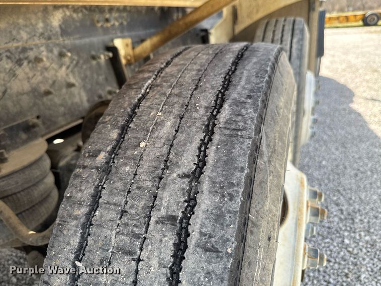 image for item DO0698 2009 Sterling L9500 ready mix truck