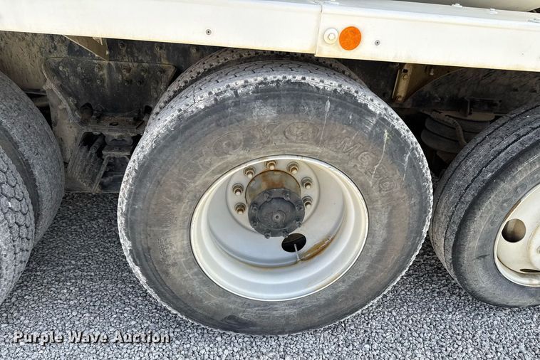 image for item DO0698 2009 Sterling L9500 ready mix truck