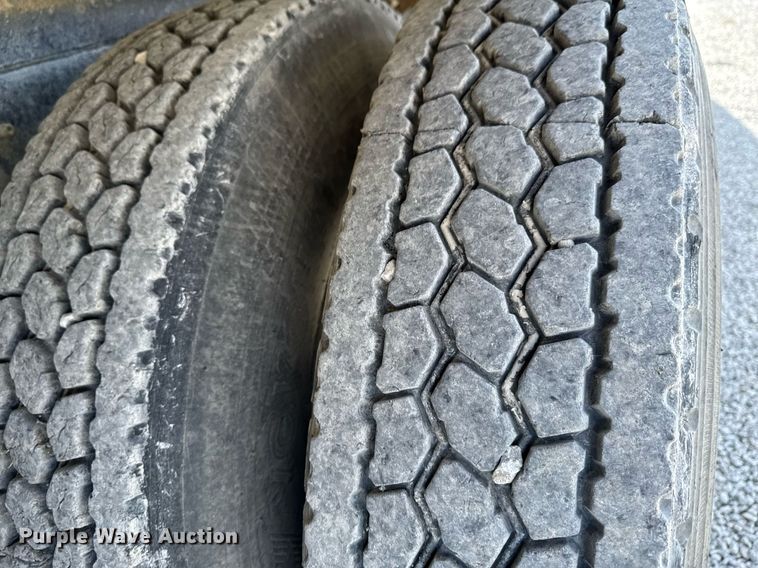 image for item DO0698 2009 Sterling L9500 ready mix truck