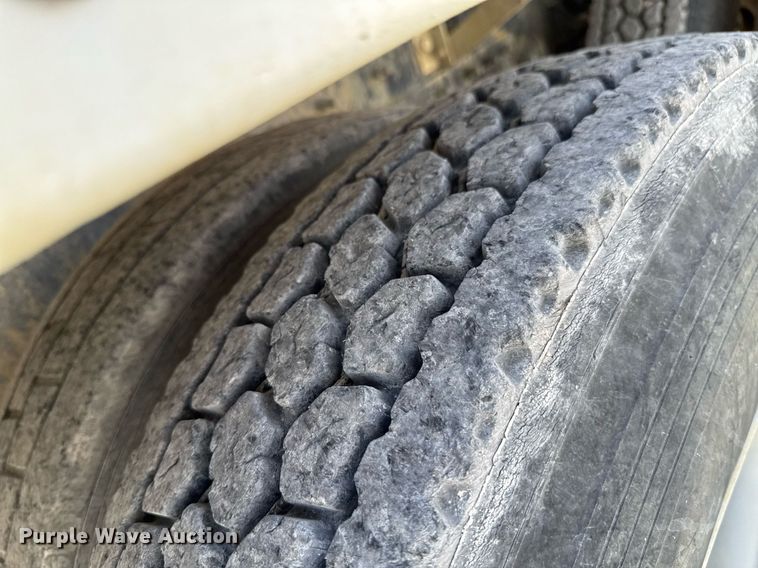 image for item DO0698 2009 Sterling L9500 ready mix truck