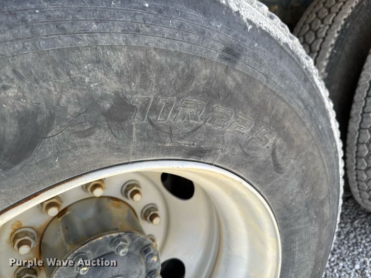 image for item DO0698 2009 Sterling L9500 ready mix truck