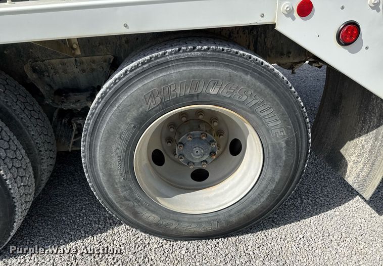 image for item DO0698 2009 Sterling L9500 ready mix truck